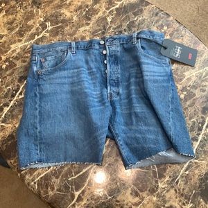 ‘93 Levi shorts new